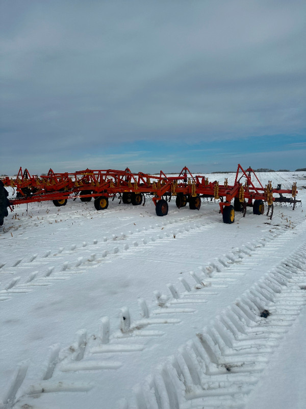 1996 Bourgault 9400 in Farming Equipment in Brandon