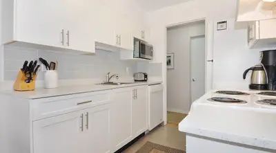 Set adjacent to the scenic Arbutus Greenway in the prestigious Kerrisdale community, Kerrisdale Towe...