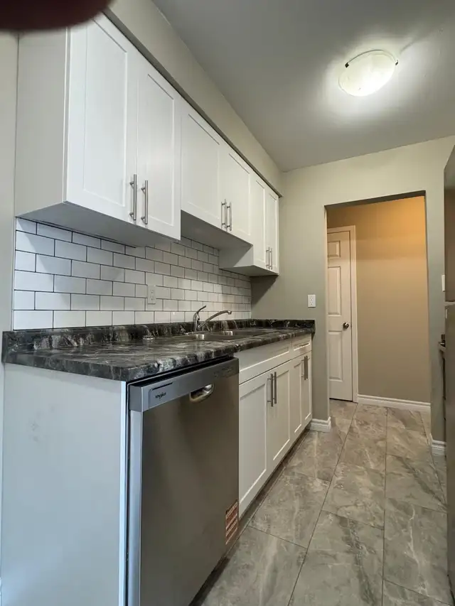 COZY 2BDRM TOWNHOME | LTO PRICE DROP + FREE 65" TV - CENTRAL A/C in Long Term Rentals in Cambridge - Image 6