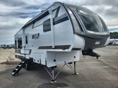 Beautiful Rear Living Floorplan! This Unit is the perfect couples trailer with a gorgeous kitchen is...