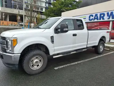 2017 Ford F350 XLT 8ft long box 6.2L gas engine 148,000kms. Towpackage Body is in amazing shape. Mak...