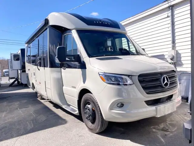 2026 Leisure Travel Unity U24CB in RVs & Motorhomes in Bedford - Image 2