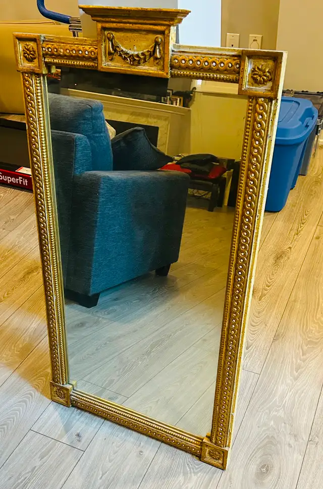 Antique Wall Mirror in Home Décor & Accents in Oshawa / Durham Region - Image 2