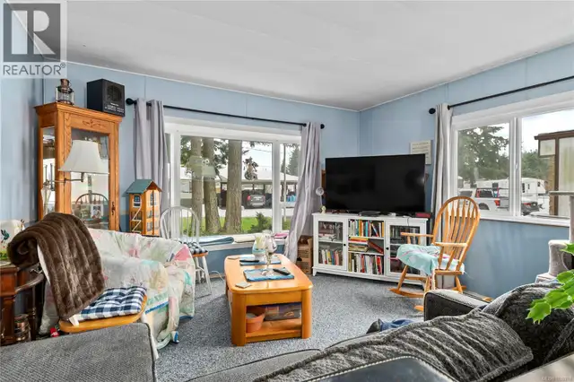 A 3160 Island Hwy N Campbell River, British Columbia in Houses for Sale in Campbell River - Image 10