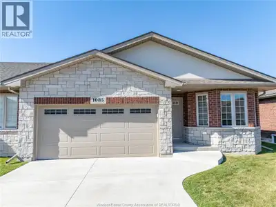 Fantastic well maintained End Unit Townhome with Modern Open-Concept Layout. This beautiful ranch- s...