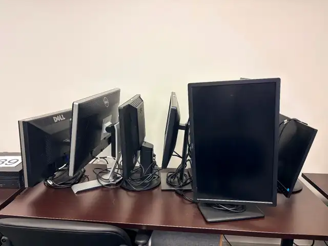 40 Dell monitors 20”-24” for Sale in Monitors in Calgary - Image 2