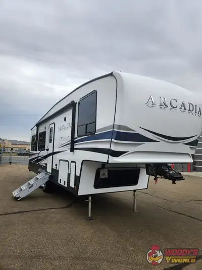 Specifications and Features: Exterior Length: 32 ft 5 in Exterior Height: 13 ft 4 in Dry Weight: 8,9...