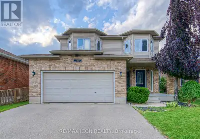 Rare opportunity in Kitchener's desirable Chicopee/ Lackner Woods neighborhood! This stunning 5-bedr...