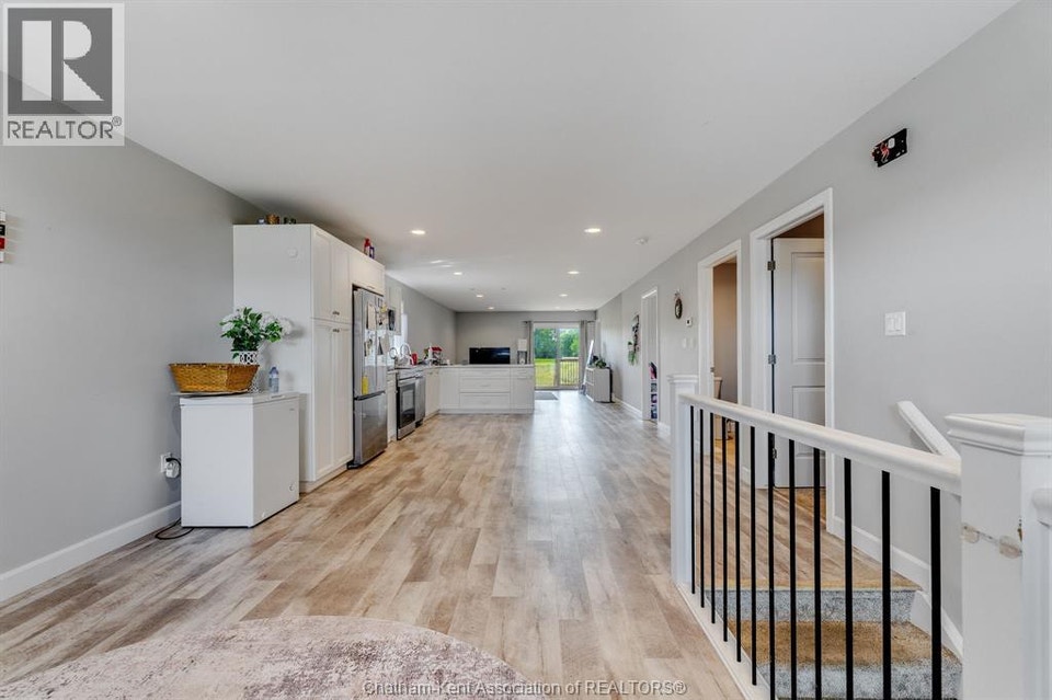 215 Manning DRIVE Chatham, Ontario 3