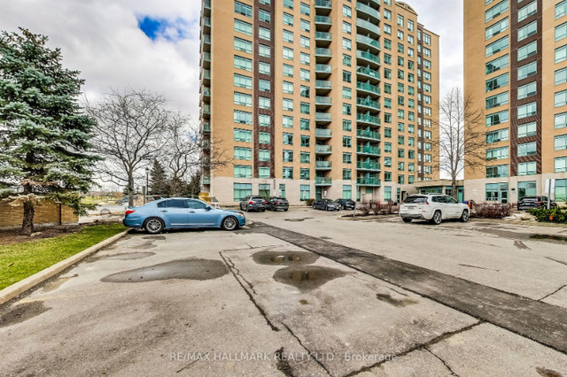 Yonge & Hwy7 For Sale! in Condos for Sale in Markham / York Region