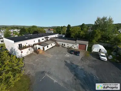 Multiplex de 8 logements a Disraeli. Revenus annuels : 80 160 $. Possibilité de revenus supplémentai...