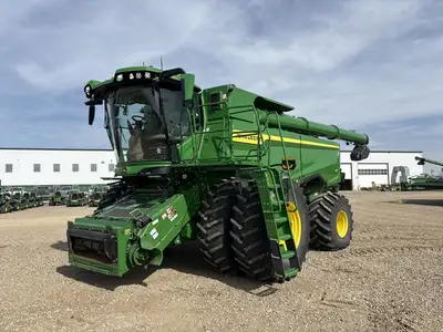 Welcome to Horizon Ag & Turf Location: Horizon Ag & Turf Lloydminster 2025 John Deere S7 800 Combine...