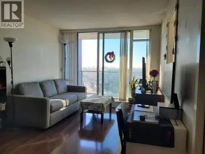 Exceptional south facing unit, located just steps away from transit, Sky Train, Asian grocery shops,...