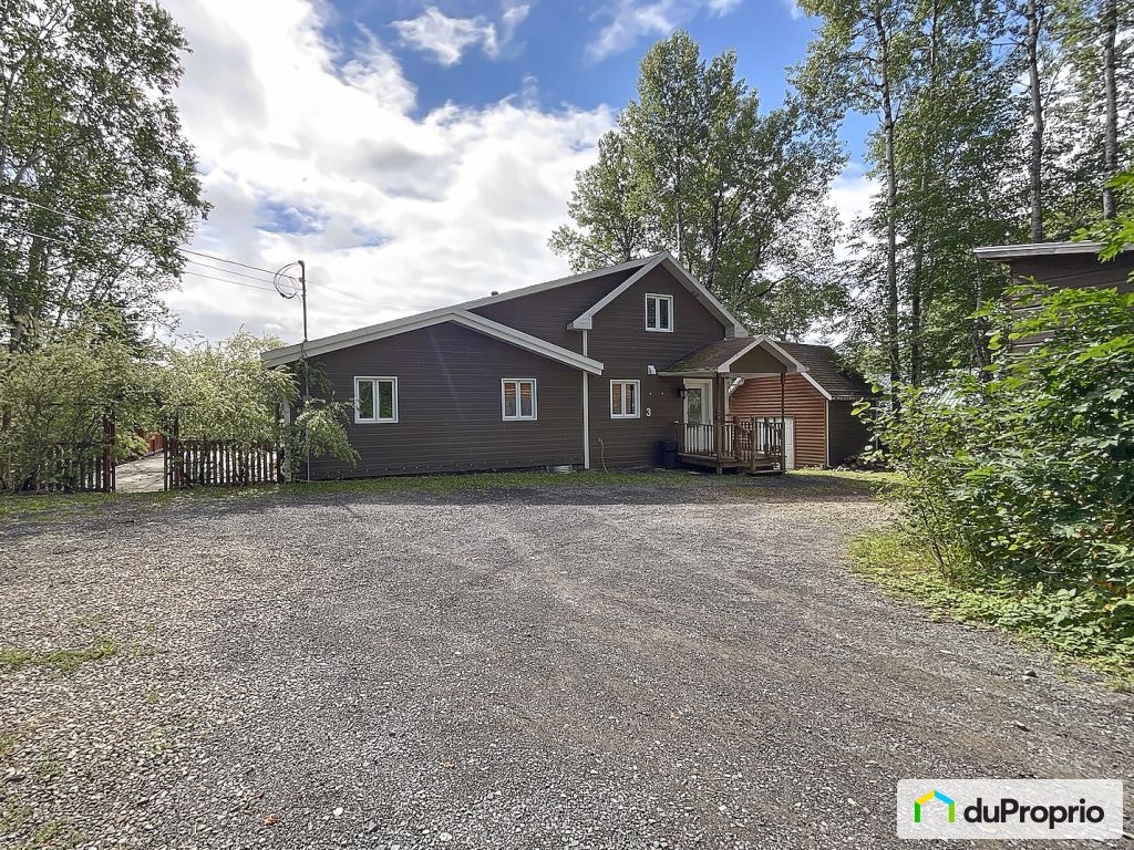 $438,500 - Country home for sale in St-Aime-Des-Lacs — photo 3