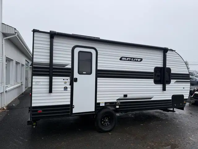 2026 Sunset Park RV Sunlite Limited 19RB in Travel Trailers & Campers in Longueuil / South Shore - Image 3