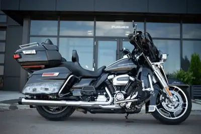 Custom Air brush paint, rinehart dual exhaust, Willie g (gas cap, shifter, light covers, mirrors, cl...