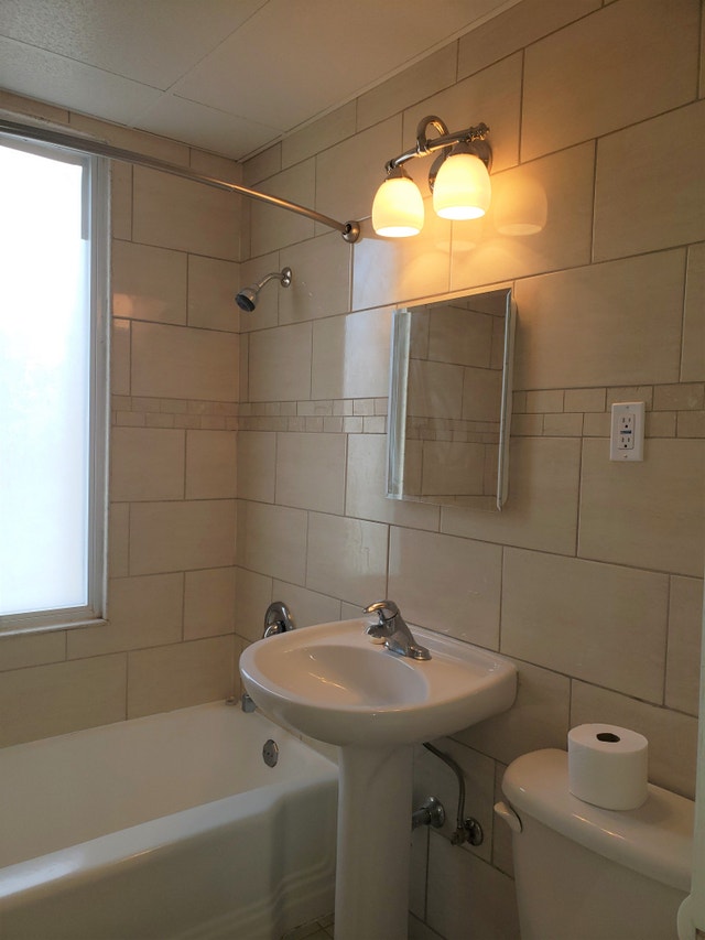 Renovated One Bedroom In Quiet Building Near Downtown Oakville Long