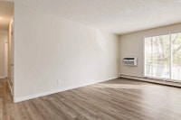 Amenities: Private Yard • Air Conditioning • Heat & Water Included Suite & Building: Spacious bachel... (image 6)