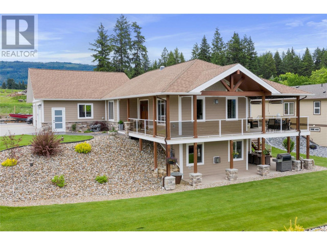 4140 20 Street NE Salmon Arm, British Columbia in Houses for Sale in Kamloops - Image 2