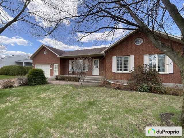 $430,000 - Bungalow for sale in Victoriaville — photo 1