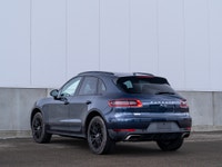 CARGET AUTOMOTIVE is thrilled to offer this 2018 Porsche Macan, offers sporty handling, premium comf... (image 8)