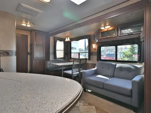 2014 Zinger ZT32QB in Travel Trailers & Campers in St. Albert - Image 9