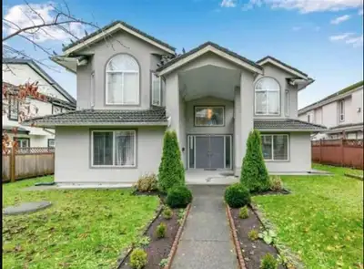 A West Newton special, centrally located on 128 Street. Renovated home with 10 bedrooms 7 washrooms,...