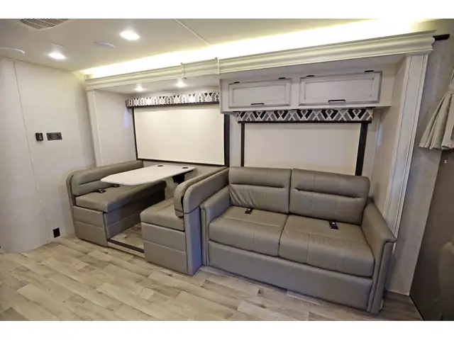 2022 Jayco Greyhawk 29MV Classe C VR/RV Crics Hydrauliques + Sol in RVs & Motorhomes in Laval / North Shore - Image 6