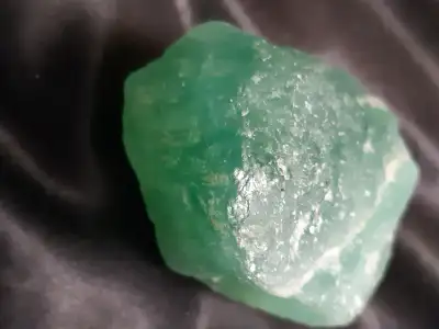 1550 Carats Natural Rough Colombia Emerald Excellent Investment, View more