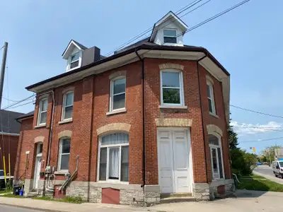4 bed, 1 bath student house at William and Barrie-233 William St