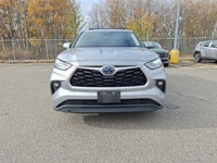 Experience impressive efficiency and capable handling with this 2020 Toyota Highlander Hybrid LE. It... (image 1)