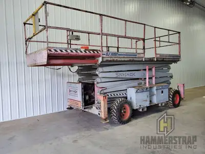 SKYJACK SJ9250 Duel Fuel Scissor Manlift Ford VSG-4131 4 cylinder engine LPG & gas 4 wheel steering...