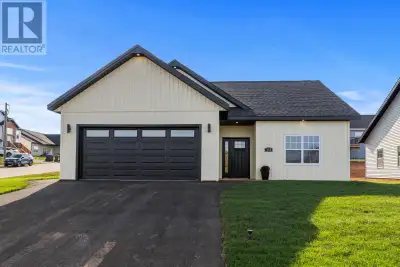 Located in the sought after Hidden Valley subdivision, this modern new build boasts 3 bedrooms, 2 ba...