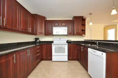 Before Fall move-in! 2 BED + DEN, 2 BATH SUITE Aug 1st