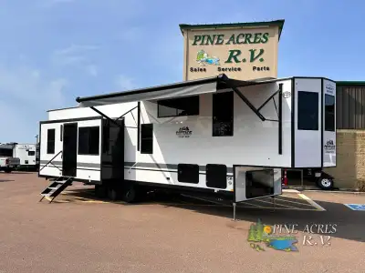 Forest River Cedar Creek Cottage destination fifth wheel 412FWC highlights: Mud Room 4 Slide outs So...