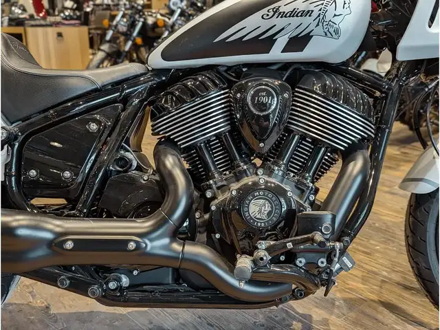 2024 Indian Motorcycle Sport Chief // Ghost White Metallic Smoke in Street, Cruisers & Choppers in Winnipeg - Image 7