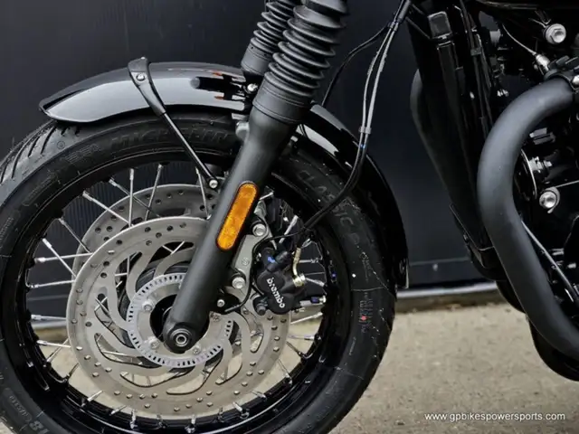 Triumph Bonneville T120 Black in Street, Cruisers & Choppers in Oshawa / Durham Region - Image 18