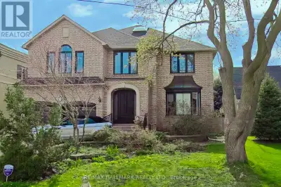 6 MONTFORD DRIVE Toronto (Newtonbrook East), Ontario