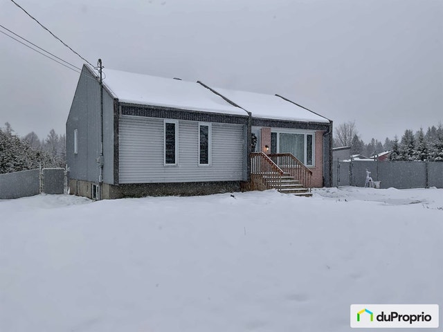 $750,000 - Acreage / Hobby Farm / Ranch for sale in Stoneham — photo 1