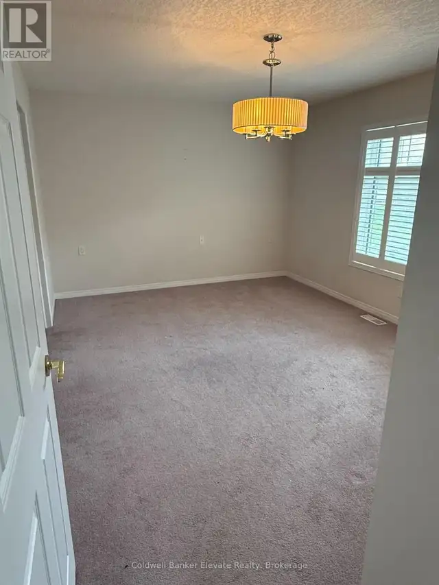 9 - 2705 KINGSWAY DRIVE Kitchener, Ontario in Houses for Sale in Kitchener / Waterloo - Image 4