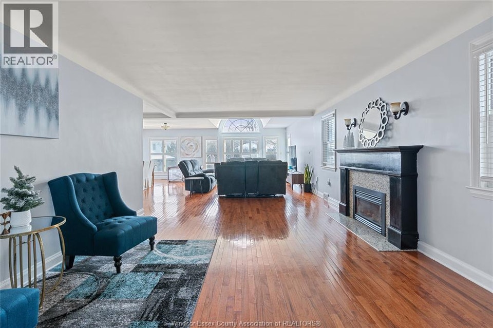 282 ROSSINI Unit# UPPER Windsor, Ontario 4