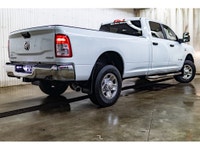 **ONE OWNER - ACCIDENT FREE** ORIGINAL FACTORY PRICE $84,810 23,210 KM This 2024 Ram 2500 4x4 Crew C... (image 7)