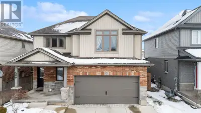 Stunning Upgraded Detached Home in a Prime Location! This beautifully updated two-storey home offers...