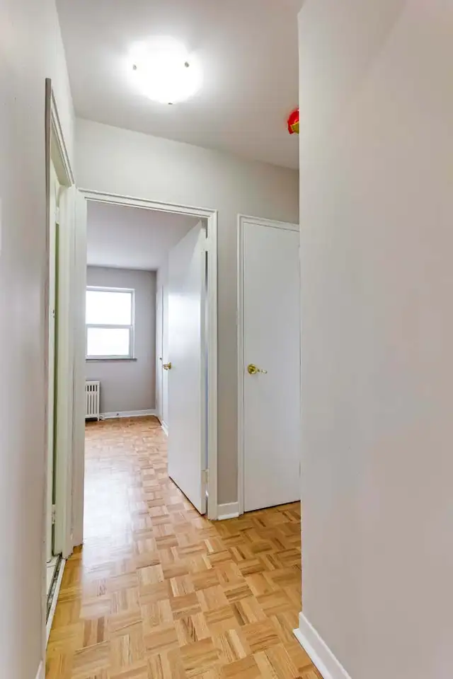 Beautiful Large Bachelor/Studio Apartment for Rent in Long Term Rentals in City of Toronto - Image 6