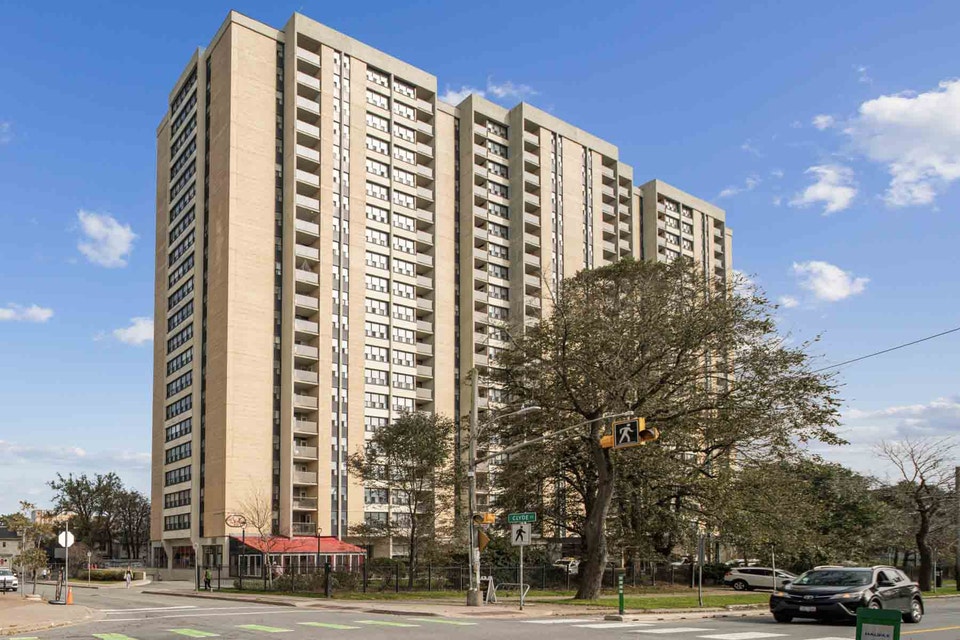 Park Victoria Apartments - 1 Bedroom available at 1333 South Par 2