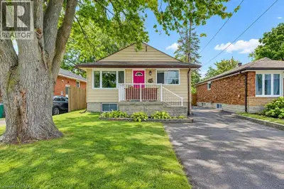 Flexible Multi-Generational Living in a Convenient Kitchener Location! Welcome to 174 Glen Road, a v...