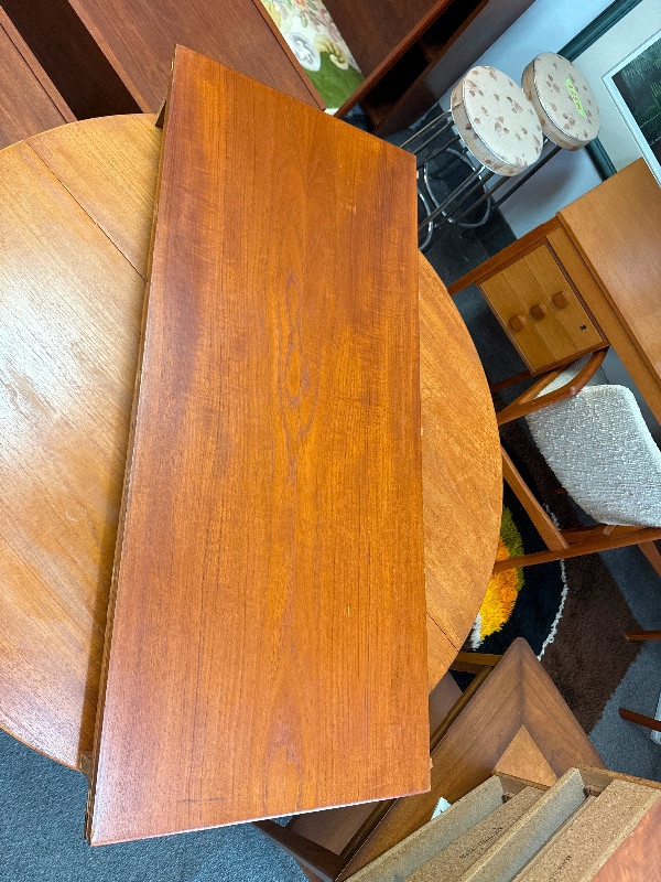 Mid century modern Round teak kitchen dining room table vintage in Dining Tables & Sets in Hamilton - Image 3