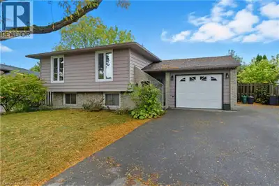 Located in the sought-after Rolston neighborhood, this beautifully updated and spacious 2-bedroom, 1...