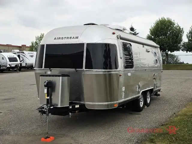 2022 Airstream Flying Cloud 23FB in Travel Trailers & Campers in Calgary - Image 5