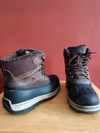Snow boot, Mens size 7, Womens size 9, waterproof & windproof,